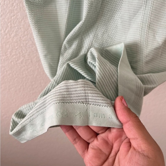 lululemon athletica womens Green Short Sleeve Tee - Picture 4 of 4